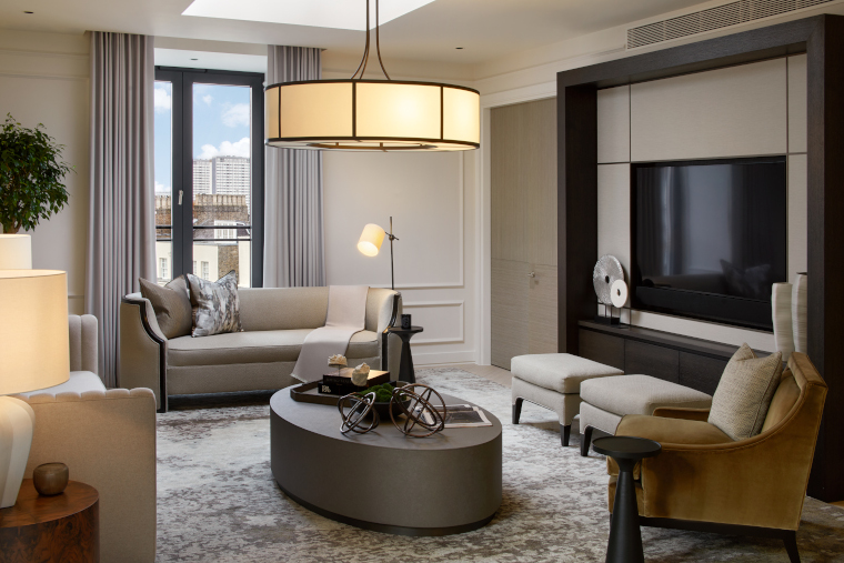 Living room in 80 Holland Park